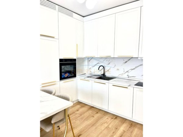Tirane, jepet me qera apartament 1+1+Ballkon Kati 1, 59 m² 500 € (Unaza e Re)