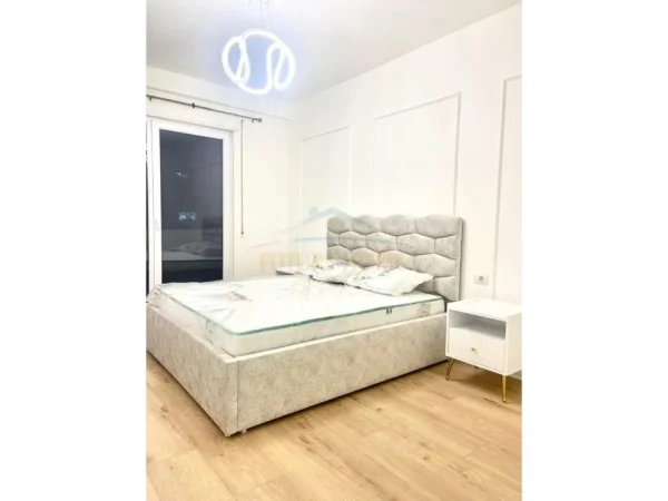 Tirane, jepet me qera apartament 1+1+Ballkon Kati 1, 59 m² 500 € (Unaza e Re)