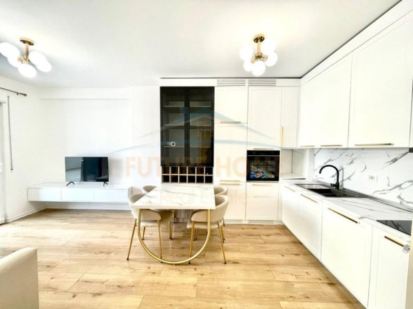 Tirane, jepet me qera apartament 1+1+Ballkon Kati 1, 59 m² 500 € (Unaza e Re)
