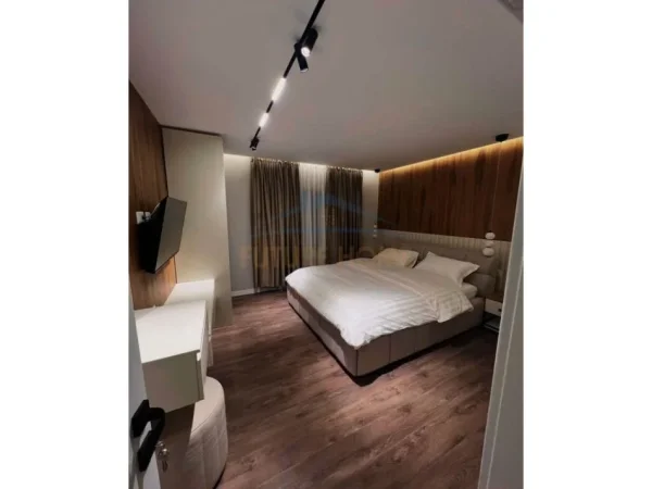 Pogradec, jepet me qera Vile 2 Katshe Kati 2, 350 m² 5.000 € 