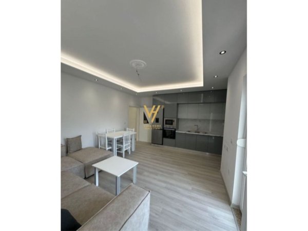Tirane, jepet me qera shtepi 2+1+Aneks+Ballkon Kati 1, 100 m² 500 € (SAUK)