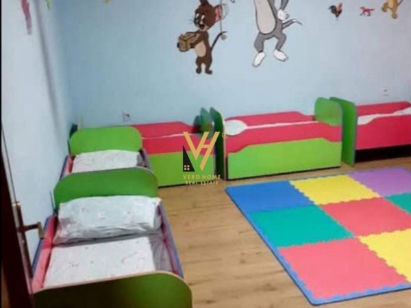 Tirane, jepet me qera ambjent biznesi Kati 0, 200 m² 1.000 € (YZBERISHT)