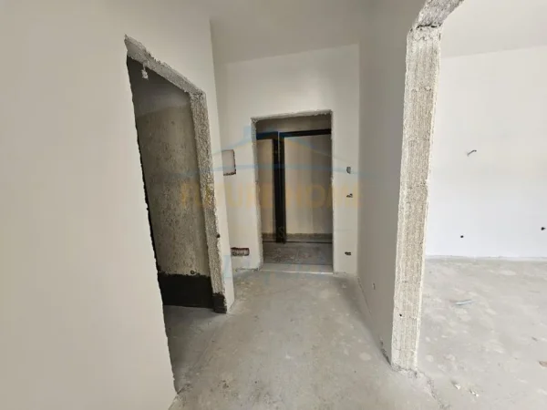 Tirane, shitet apartament 1+1+Ballkon Kati 3, 69 m² 82.200 € (univers city)