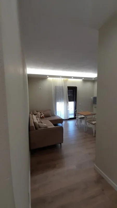 Tirane, jepet me qera apartament 1+1+Ballkon Kati 3, 56 m² 350 € (Rr. Gramoz Pashko 20 min mbi Ekonomikun!)