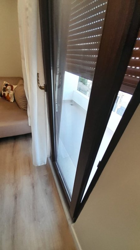 Tirane, jepet me qera apartament 1+1+Ballkon Kati 3, 56 m² 350 € (Rr. Gramoz Pashko 20 min mbi Ekonomikun!)