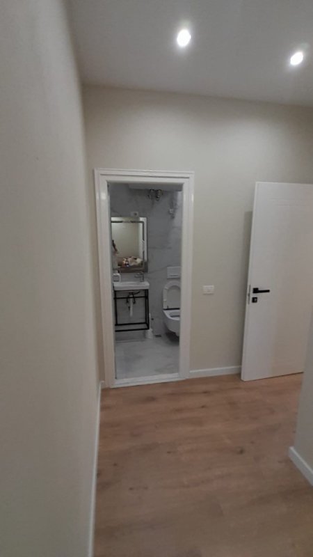 Tirane, jepet me qera apartament 1+1+Ballkon Kati 3, 56 m² 350 € (Rr. Gramoz Pashko 20 min mbi Ekonomikun!)