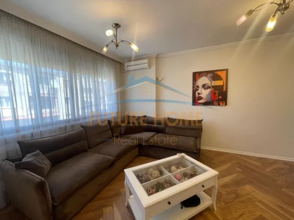 Tirane, shitet apartament 1+1+Ballkon , 59 m² 110.000 € (oxhaku)