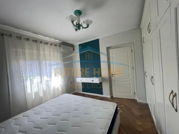 Tirane, shitet apartament 1+1+Ballkon , 59 m² 110.000 € (oxhaku)