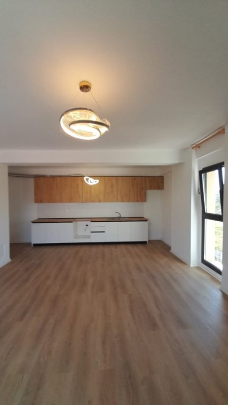 Tirane, jepet me qera apartament 2+1+Ballkon Kati 2, 110 m² 400 € Te TV KLAN