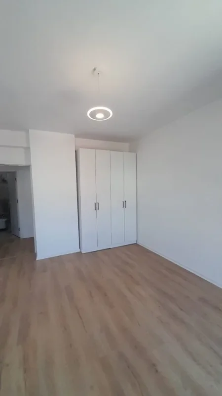 Tirane, jepet me qera apartament 2+1+Ballkon Kati 2, 110 m² 400 € Te TV KLAN
