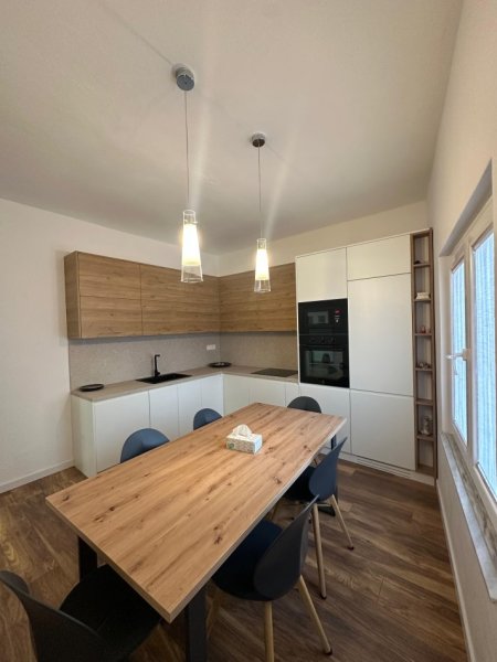 Tirane, jepet me qera apartament 2+1+Ballkon Kati 2, 100 m² 800 € (Selvia)