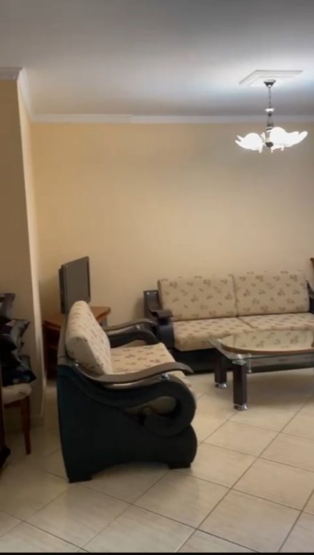 Tirane, jepet me qera apartament 1+1+Ballkon Kati 2, 70 m² 500 € (Selvia, pazari i ri)