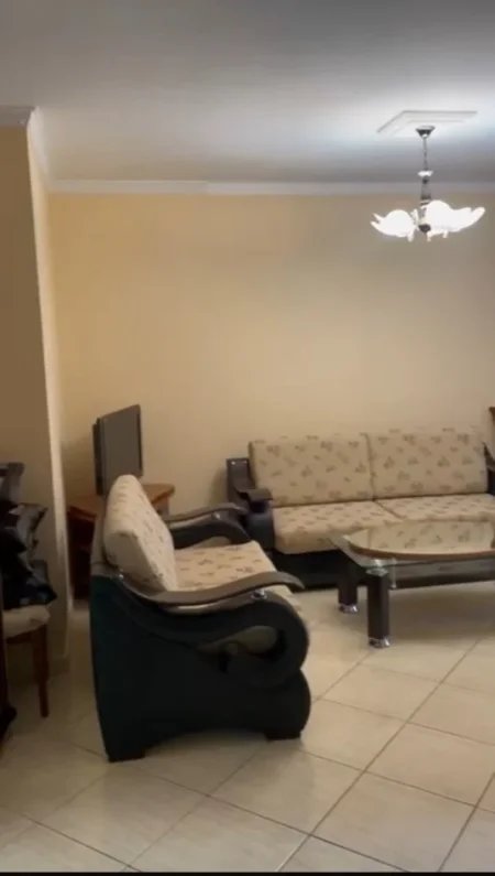 Tirane, jepet me qera apartament 1+1+Ballkon Kati 2, 70 m² 500 € (Selvia, pazari i ri)