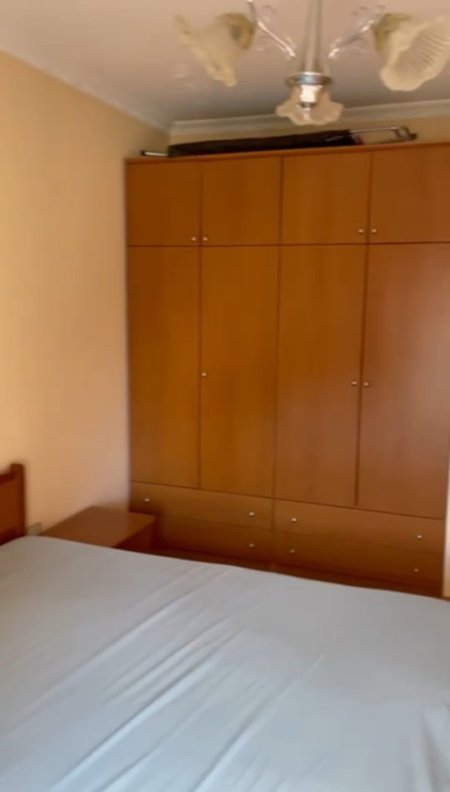 Tirane, jepet me qera apartament 1+1+Ballkon Kati 2, 70 m² 500 € (Selvia, pazari i ri)