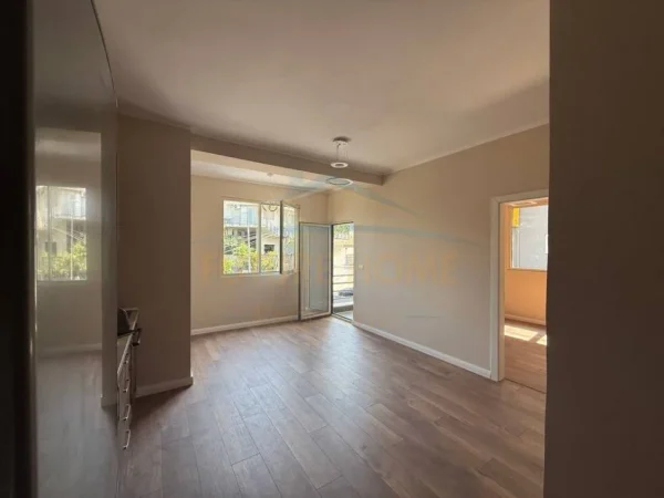 Tirane, shitet apartament 2+1+Ballkon Kati 2, 94 m² 175.000 € (Kompleksi Tom Doshi)