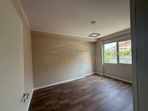 Tirane, shitet apartament 2+1+Ballkon Kati 2, 94 m² 175.000 € (Kompleksi Tom Doshi)