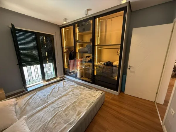 Tirane, shitet apartament 1+1+Ballkon Kati 5, 95 m² 140.000 € (Green City)