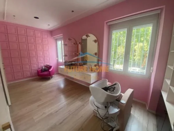 Tirane, shitet ambjent biznesi Kati 1, 118 m² 300.000 € 