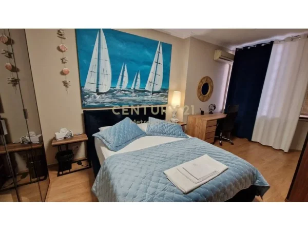 Tirane, jepet me qera apartament 2+1 Kati 4, 80 m² 750 € (9 kateshet)