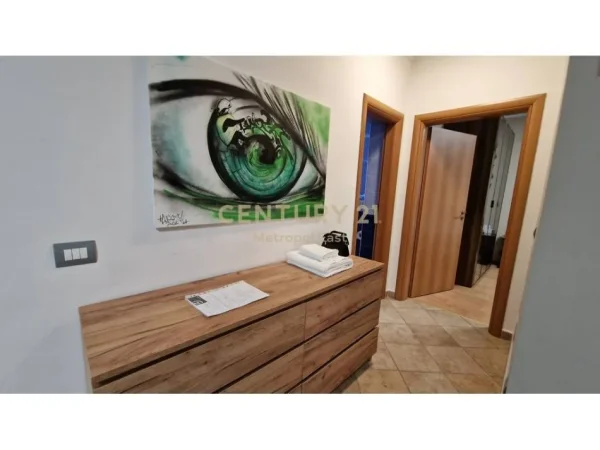 Tirane, jepet me qera apartament 2+1 Kati 4, 80 m² 750 € (9 kateshet)