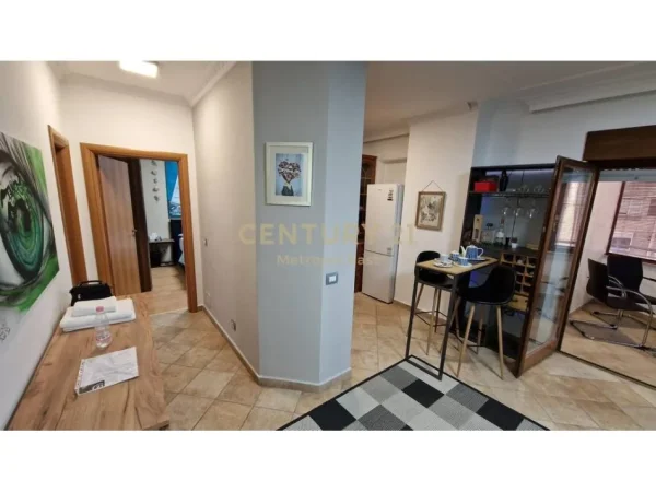 Tirane, jepet me qera apartament 2+1 Kati 4, 80 m² 750 € (9 kateshet)