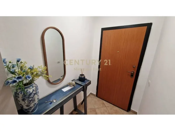 Tirane, jepet me qera apartament 2+1 Kati 4, 80 m² 750 € (9 kateshet)