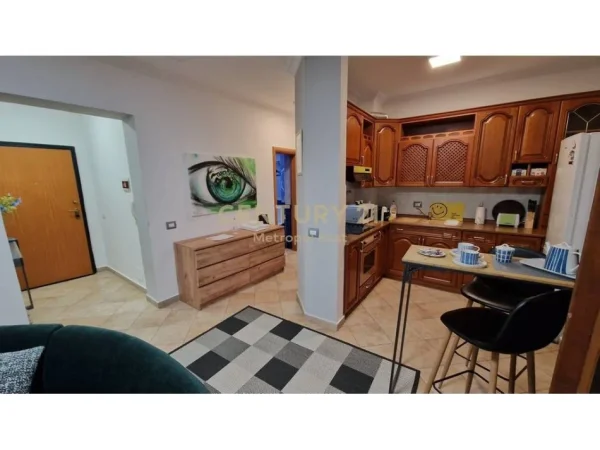 Tirane, jepet me qera apartament 2+1 Kati 4, 80 m² 750 € (9 kateshet)