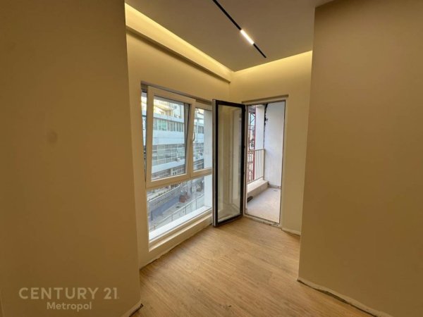Tirane, jepet me qera apartament 1+1 Kati 2, 65 m² 600 € (Zogu Zi)