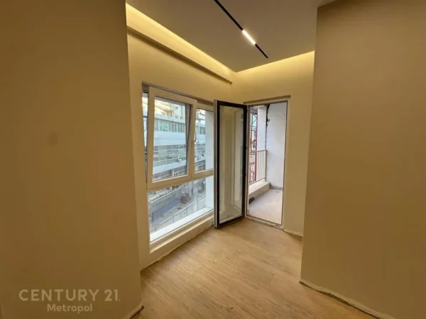 Tirane, jepet me qera apartament 1+1 Kati 2, 65 m² 600 € (Zogu Zi)