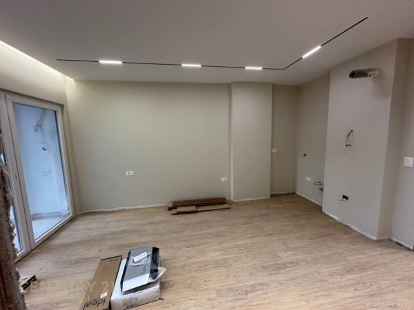 Tirane, jepet me qera apartament 1+1 Kati 2, 65 m² 600 € (Zogu Zi)