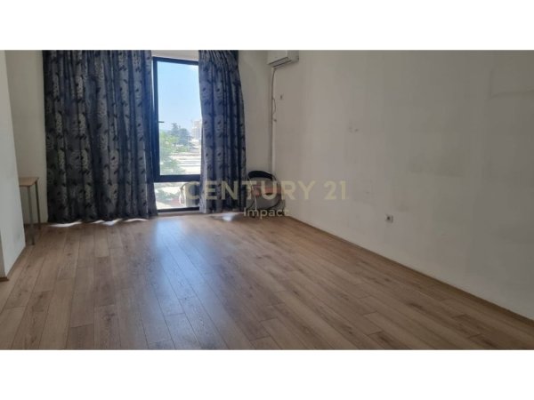 Tirane, jepet me qera apartament 1+1 Kati 1, 26 m² 300 € (Farmacia 10)