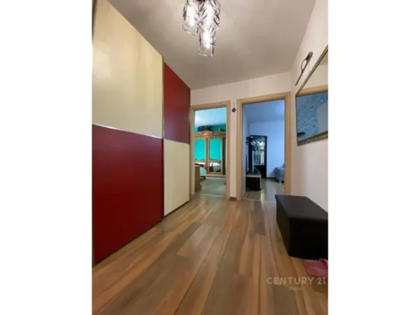 Tirane, jepet me qera apartament 3+1 Kati 4, 90 m² 800 € (Rruga e Elbasanit)