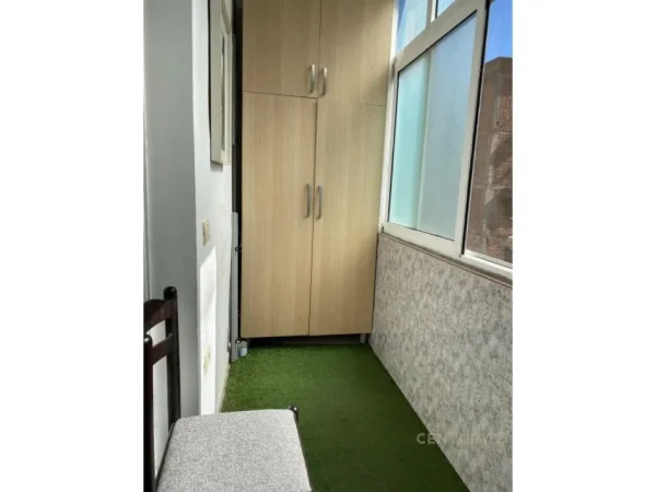 Tirane, jepet me qera apartament 3+1 Kati 4, 90 m² 800 € (Rruga e Elbasanit)