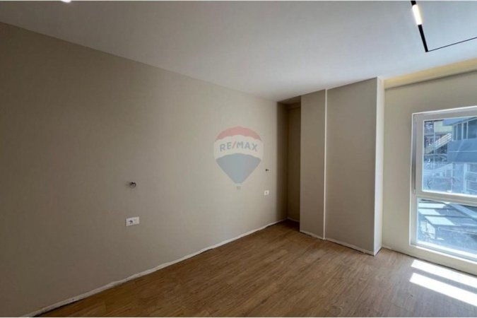 Tirane, jepet me qera apartament 2+1 Kati 3, 65 m² 600 € (Zogu I Zi,)