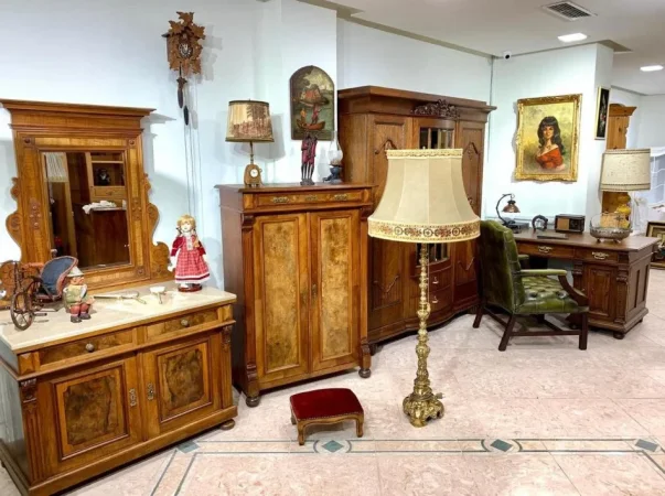 Tirane, Shitet Biznes Mobilje Gjermane operon prej vitit 1999