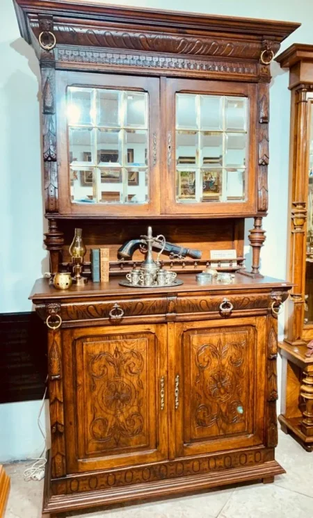 Tirane, Shitet Biznes Mobilje Gjermane operon prej vitit 1999