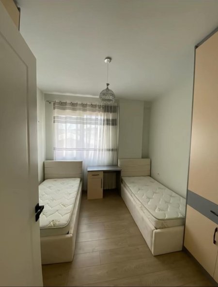 Tirane, jepet me qera apartament 1+1+Ballkon Kati 3, 65 m² 450 € (Tirane elbasan)