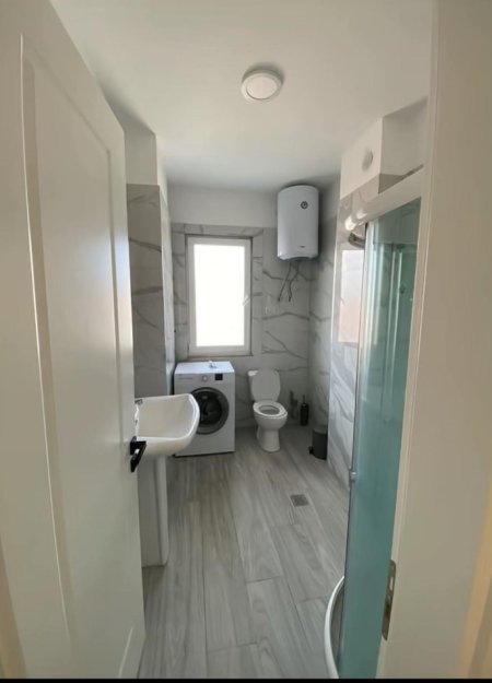Tirane, jepet me qera apartament 1+1+Ballkon Kati 3, 65 m² 450 € (Tirane elbasan)
