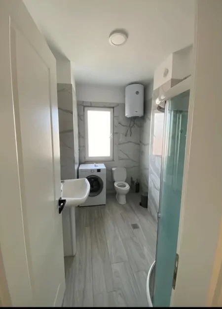 Tirane, jepet me qera apartament 1+1+Ballkon Kati 3, 65 m² 450 € (Tirane elbasan)