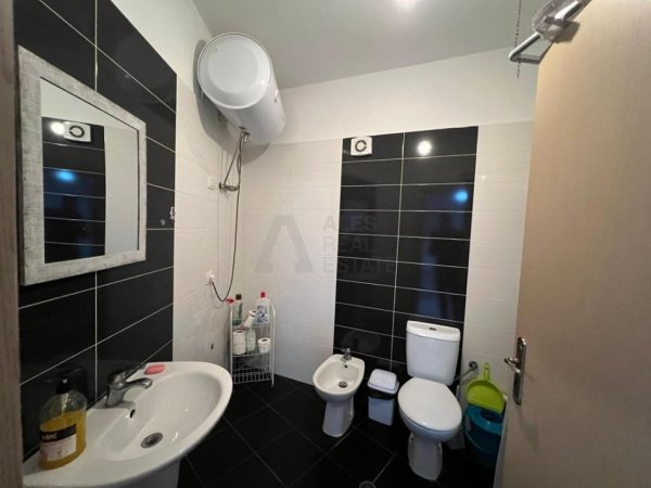 Tirane, jepet me qera apartament 1+1 Kati 8, 65 m² 500 €