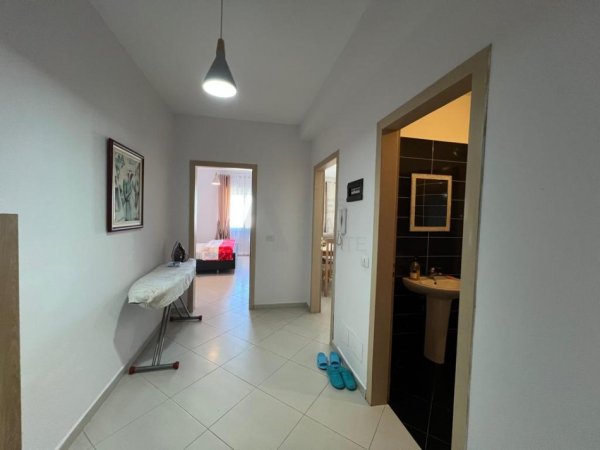 Tirane, jepet me qera apartament 1+1 Kati 8, 65 m² 500 €