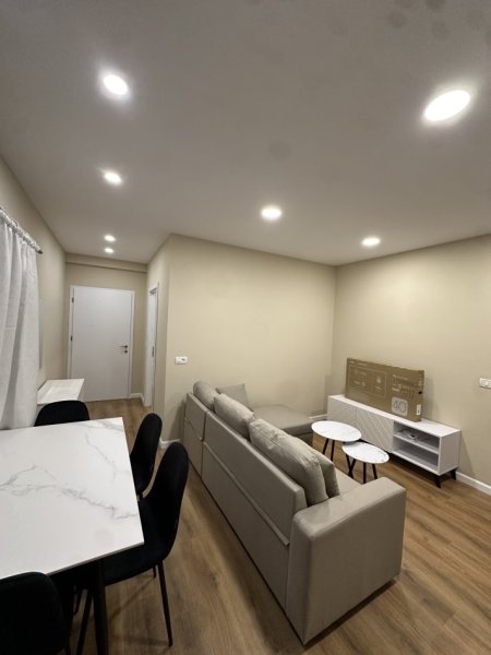 Tirane, jepet me qera apartament 1+1+Ballkon Kati 3, 53 m² 300 € 