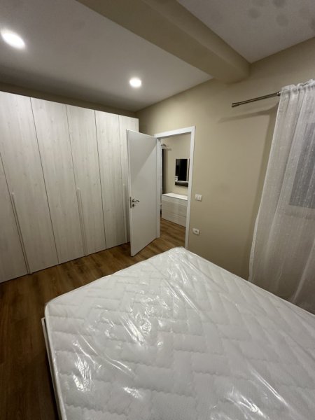 Tirane, jepet me qera apartament 1+1+Ballkon Kati 3, 53 m² 300 € 