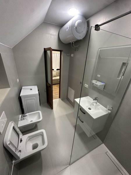 Tirane, jepet me qera apartament 1+1+Ballkon Kati 3, 53 m² 300 € 