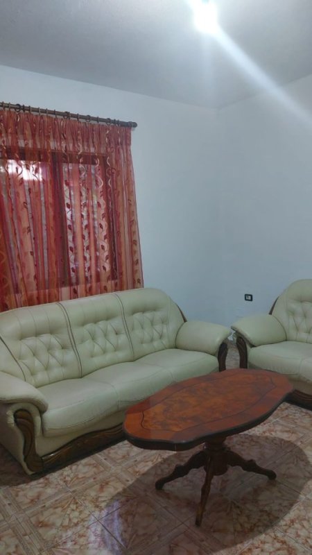 Tirane, jepet me qera Vile 1+1+Ballkon Kati 2, 60 m² 320 € (Rruga Jordan Misja)