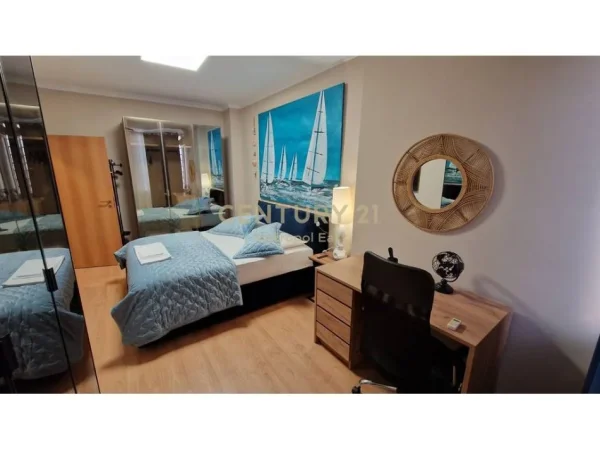 Tirane, jepet me qera apartament 2+1 Kati 4, 80 m² 750 € (Café Europa)