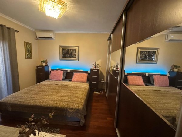 Tirane, jepet me qera apartament 3+1 Kati 7, 200 m² 3.000 €