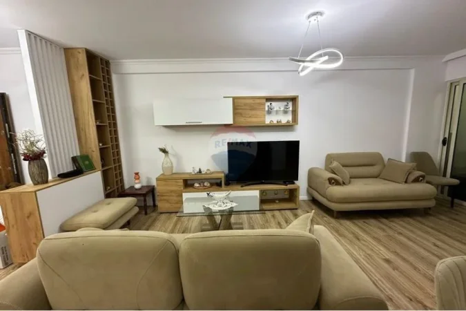 Tirane, jepet me qera apartament 1+1 Kati 2, 67 m² 450 € 