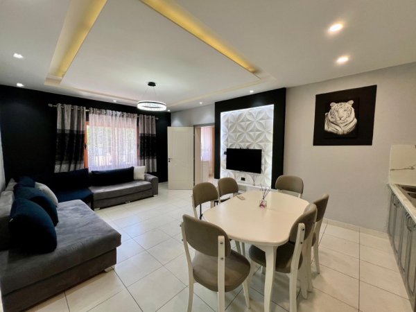 Tirane, jepet me qera shtepi Kati 1, 80 m² 750 € (Shtëpi Private me Oborr tek Ish -Dogana)