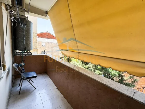 Tirane, jepet me qera apartament 2+1+Aneks+Ballkon Kati 3, 600 € (RRUGA SULEJMAN DELVINA)
